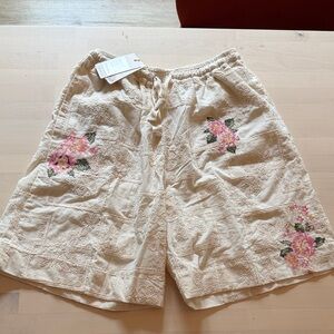NWT Aguabendita Malaga Floral Embroidered Cream Women's Shorts